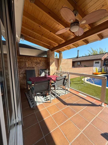 Foto a7407aa7-5d3e-4361-a8ec-56d04938de0e. Casa bifamiliare con camino riscaldamento parcheggio piscina in Sant Quirze del Vallès