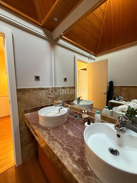 Foto a8056bbe-922c-49d0-84ec-0e1e9ccd9d27. Casa bifamiliare con camino riscaldamento parcheggio piscina in Sant Quirze del Vallès