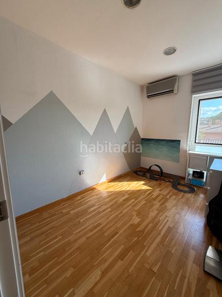 Foto f37def30-25f7-4b8f-ac1e-f419e8264b5b. Casa bifamiliare con camino riscaldamento parcheggio piscina in Sant Quirze del Vallès