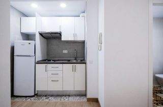 Appartement à Carrer del regent mendieta 24. Oportunidad de inversión en las corts — estudio reformado listo