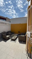 Casa adosada en El Pedró. Casa en cornellà con terraza y múltiples posibilidades.