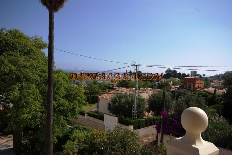 Foto 0458495f-dd02-427d-985b-7198819ca6a3. Chalet  independiente con dos alturas, 1.200m² de parcela de los cuales 360 m² son construidos para la vivienda; con 3 habitaciones en Dénia