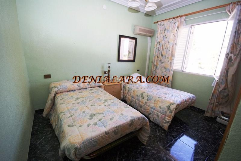 Foto 1b5927e1-5a24-4158-9674-5c65d2e334b5. Chalet  independiente con dos alturas, 1.200m² de parcela de los cuales 360 m² son construidos para la vivienda; con 3 habitaciones en Dénia