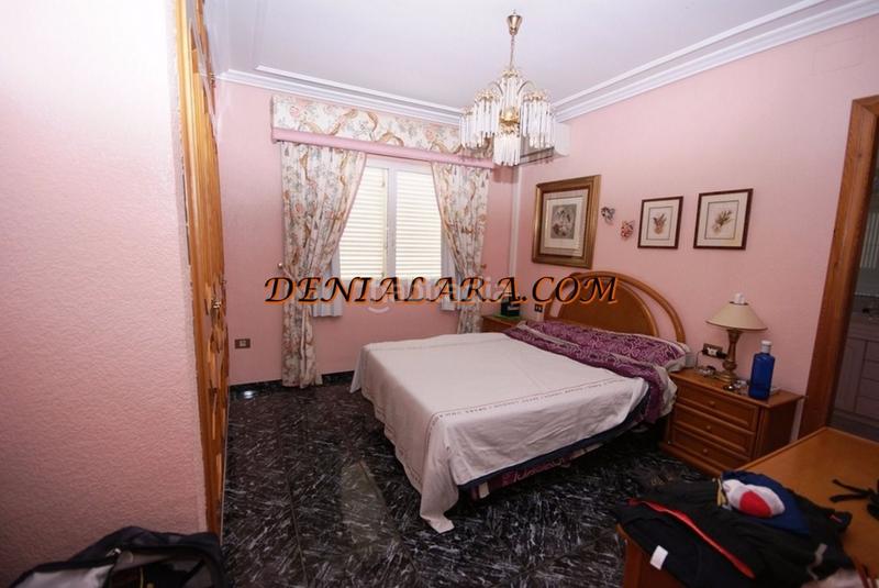Foto 21a3dfec-d5d5-4148-8931-b54d198ea907. Chalet  independiente con dos alturas, 1.200m² de parcela de los cuales 360 m² son construidos para la vivienda; con 3 habitaciones en Dénia
