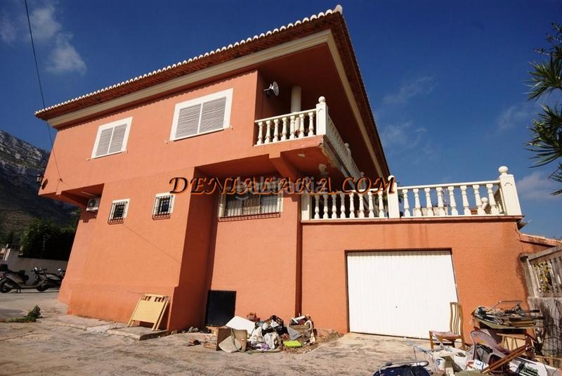 Foto 4fe89f65-a88d-4a52-87d0-81a5b8e2e6ef. Chalet  independiente con dos alturas, 1.200m² de parcela de los cuales 360 m² son construidos para la vivienda; con 3 habitaciones en Dénia