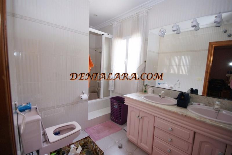 Foto 620b1b4c-64a8-4514-ac9d-1d8c2f92528b. Chalet  independiente con dos alturas, 1.200m² de parcela de los cuales 360 m² son construidos para la vivienda; con 3 habitaciones en Dénia