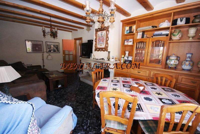 Foto 65c40c6f-9e93-4384-9cc6-6abd41db43b7. Chalet  independiente con dos alturas, 1.200m² de parcela de los cuales 360 m² son construidos para la vivienda; con 3 habitaciones en Dénia