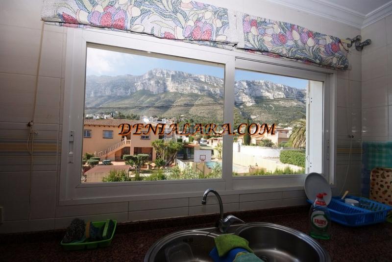 Foto 76f3714c-a4f4-470f-90a8-d39eade60f77. Chalet  independiente con dos alturas, 1.200m² de parcela de los cuales 360 m² son construidos para la vivienda; con 3 habitaciones en Dénia