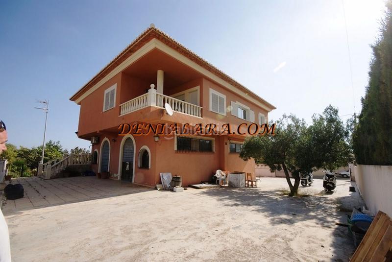 Foto c1da05fc-d185-4729-b219-00c5f41c87d4. Chalet  independiente con dos alturas, 1.200m² de parcela de los cuales 360 m² son construidos para la vivienda; con 3 habitaciones en Dénia