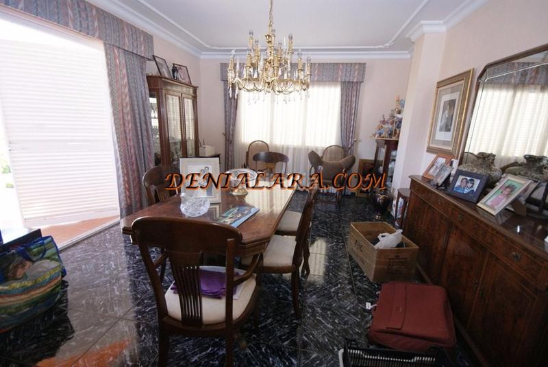 Foto c2ed4979-cbb7-4d17-b0d7-9ee81174ae77. Chalet  independiente con dos alturas, 1.200m² de parcela de los cuales 360 m² son construidos para la vivienda; con 3 habitaciones en Dénia