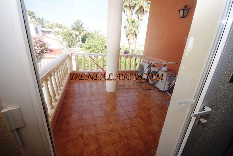 Foto c451ca9a-b933-4209-86f8-5f1209df4ff6. Chalet  independiente con dos alturas, 1.200m² de parcela de los cuales 360 m² son construidos para la vivienda; con 3 habitaciones en Dénia