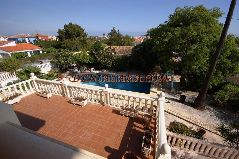 Foto cdd3842a-16a9-4aa7-a7c7-dc9c837877ed. Chalet  independiente con dos alturas, 1.200m² de parcela de los cuales 360 m² son construidos para la vivienda; con 3 habitaciones en Dénia