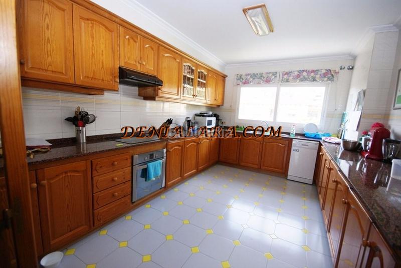 Foto e2fdd1cf-99c5-46b0-bf47-cc11f7d8035a. Chalet  independiente con dos alturas, 1.200m² de parcela de los cuales 360 m² son construidos para la vivienda; con 3 habitaciones en Dénia