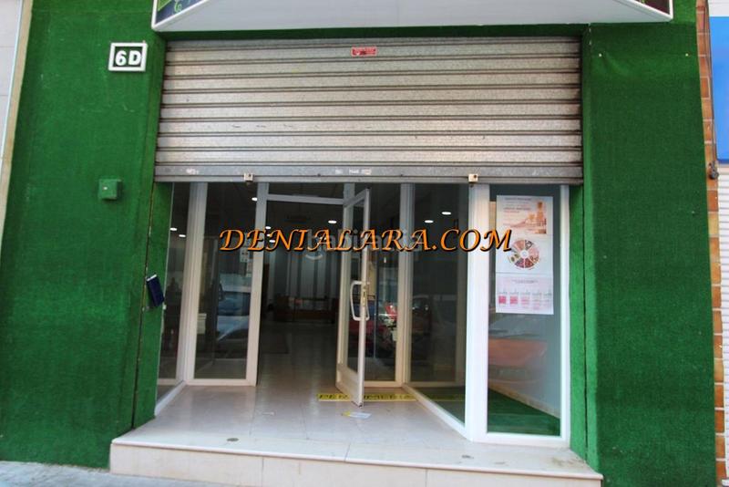 Foto 290fc3ad-83c1-403c-b2e6-92880e629470. Local comercial céntrico local con 100m² en perfecto estado. dispone de 1 aseo, aire acondicionado frio-calor, el suelo es de gres y la puerta es en Dénia