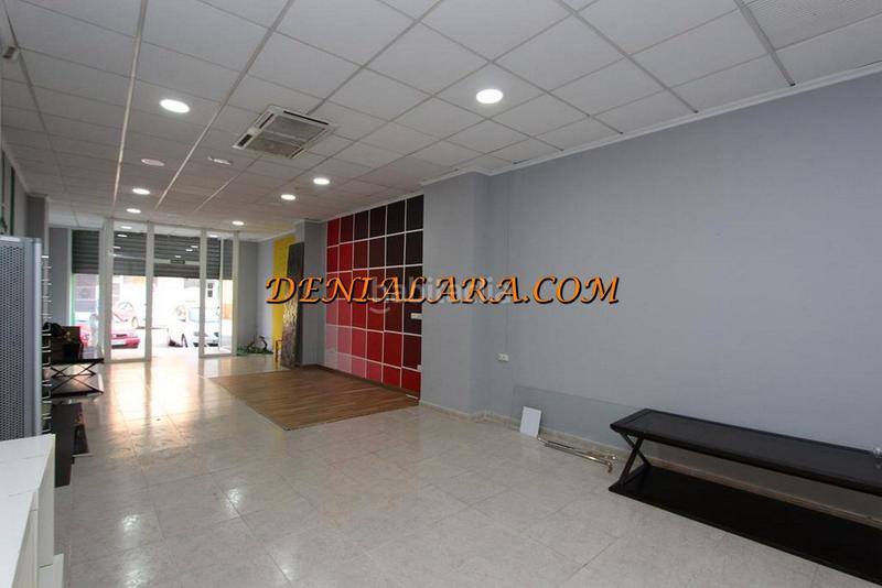 Foto 5336a1aa-ce39-4366-854c-5e1c600e6cc5. Local comercial céntrico local con 100m² en perfecto estado. dispone de 1 aseo, aire acondicionado frio-calor, el suelo es de gres y la puerta es en Dénia