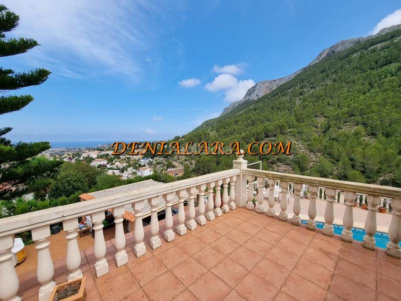 Foto 6cb3a9ff-9c6a-47da-a495-7f6795143d69. Chalet  con piscina y vistas panorámicas al mar y al montgó en Dénia