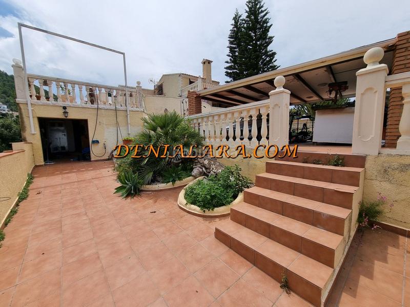 Foto c8d22d96-4a2b-4760-9321-77b7fa734915. Chalet  con piscina y vistas panorámicas al mar y al montgó en Dénia