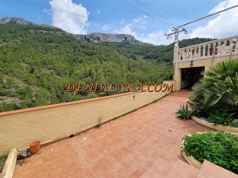 Foto f577fd24-ebf3-4ef0-af6a-92c63e53b8a0. Chalet  con piscina y vistas panorámicas al mar y al montgó en Dénia