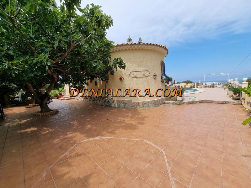 Foto fa0bc260-eb91-4ae4-92dc-1a17d551f3b4. Chalet  con piscina y vistas panorámicas al mar y al montgó en Dénia