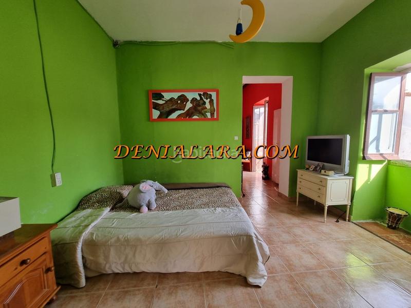 Foto 1da43a2c-0d0e-4a39-b172-9ac7d32e71be. Casa  de 5 habitaciones en el centro de denia en Dénia