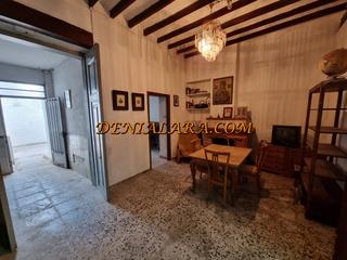 Casa adosada en Verger (el). Casa de dos alturas a reformar en el centro de vergel