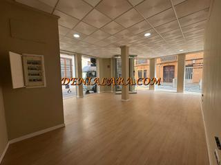 Lloguer Local Comercial a La Pedrera-Vessanes. Local comercial en el centro de denia de 120m² con 2 estancias c
