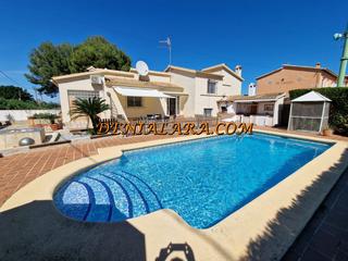 Xalet a El Montgó. Espectacular chalet independiente de 200m2 con piscina, muy cerc