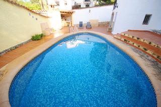 Xalet  Calle pera. Chalet independiente con piscina privada