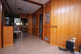 Lloguer Local Comercial a Centro Urbano. Local comercial situado en excelente ubicación, en una de las zo