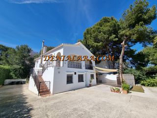 Casa en Las Rotas / Les Rotes. Casa con 2 viviendas independientes a pocos metros del mar y amp