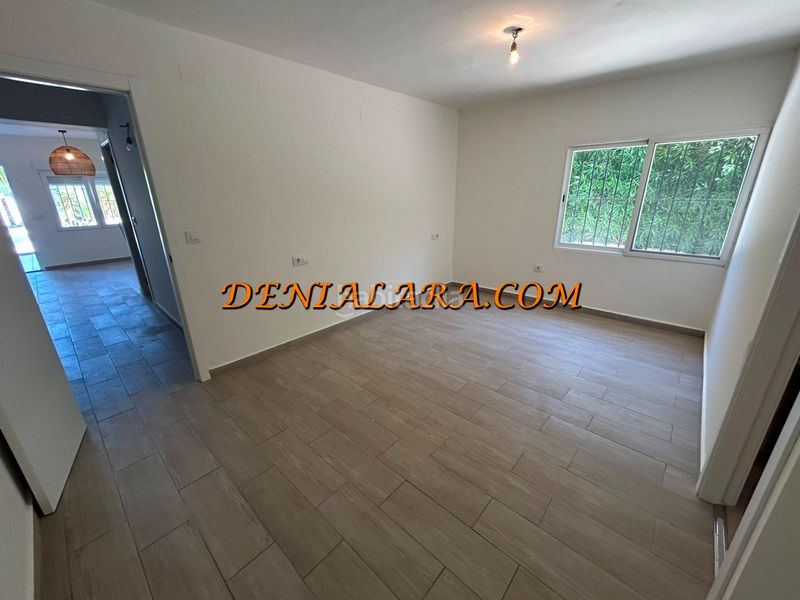 Foto 50774423-54aa-45ea-875f-e2e06ec227ec. Casa amb xemeneia aparcament a Las Rotas / Les Rotes Dénia