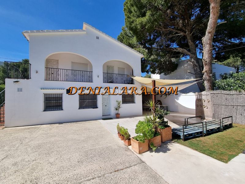 Foto d675e945-83c5-45ad-adf5-5b55e03f30de. Casa amb xemeneia aparcament a Las Rotas / Les Rotes Dénia