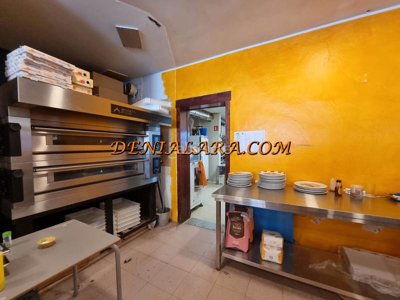 Foto 1d13eced-a009-4f1b-9746-824f97d8f255. Alquiler local comercial en exclusiva — local en alquiler con traspaso en el centro en Dénia