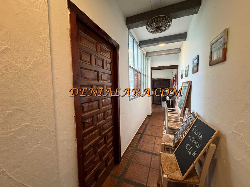 Foto 3281ceca-4c59-4085-a415-6fd80d9d0515. Alquiler local comercial en exclusiva — local en alquiler con traspaso en el centro en Dénia