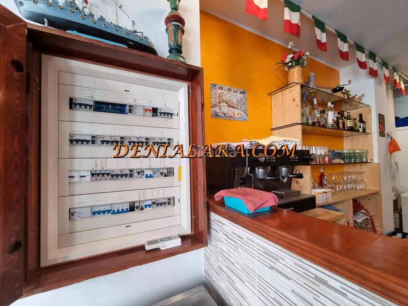 Foto c3168280-cba8-40ec-aa90-f28289174ccb. Alquiler local comercial en exclusiva — local en alquiler con traspaso en el centro en Dénia