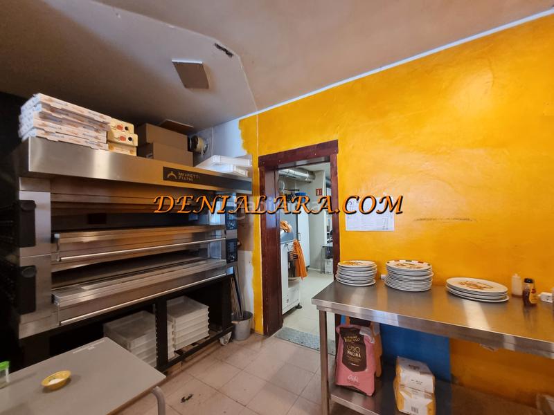 Foto cbbf2790-50f4-455c-9304-fa7993e21335. Alquiler local comercial en exclusiva — local en alquiler con traspaso en el centro en Dénia