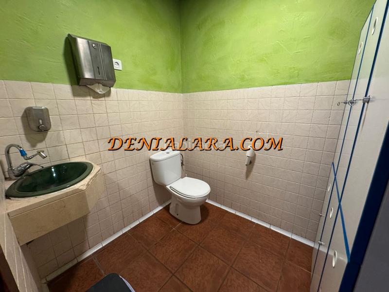Foto d3c19dcc-86e3-4d39-a326-ff5724d5f622. Alquiler local comercial en exclusiva — local en alquiler con traspaso en el centro en Dénia