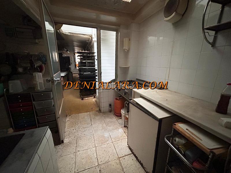 Foto efdee2bc-1ad0-4ad5-aec9-12c4d82eff96. Locale commerciale in Pego