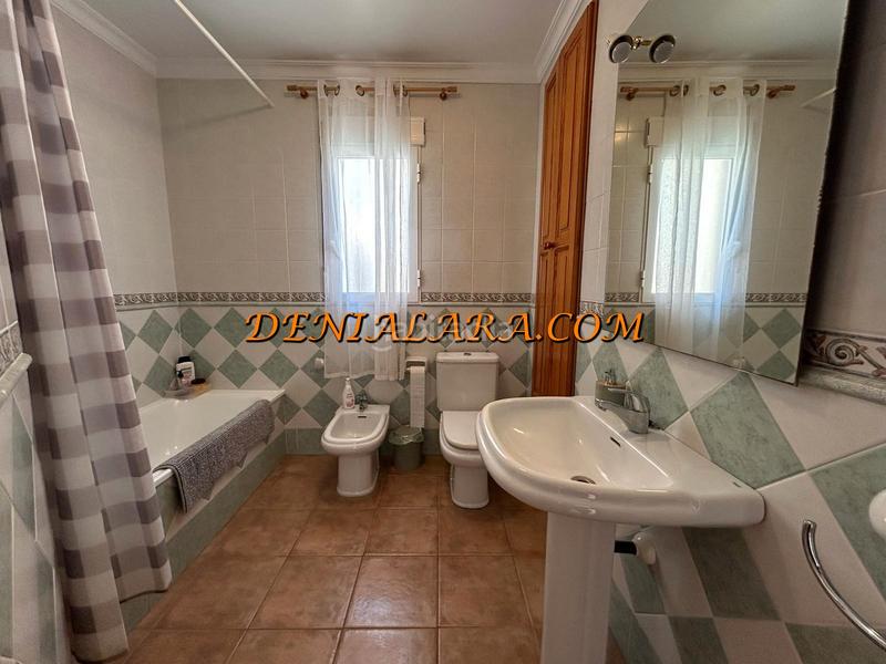 Foto 94b5d459-70bb-44de-9837-ae6fed0a9e00. Edifici a Oliva nova Oliva