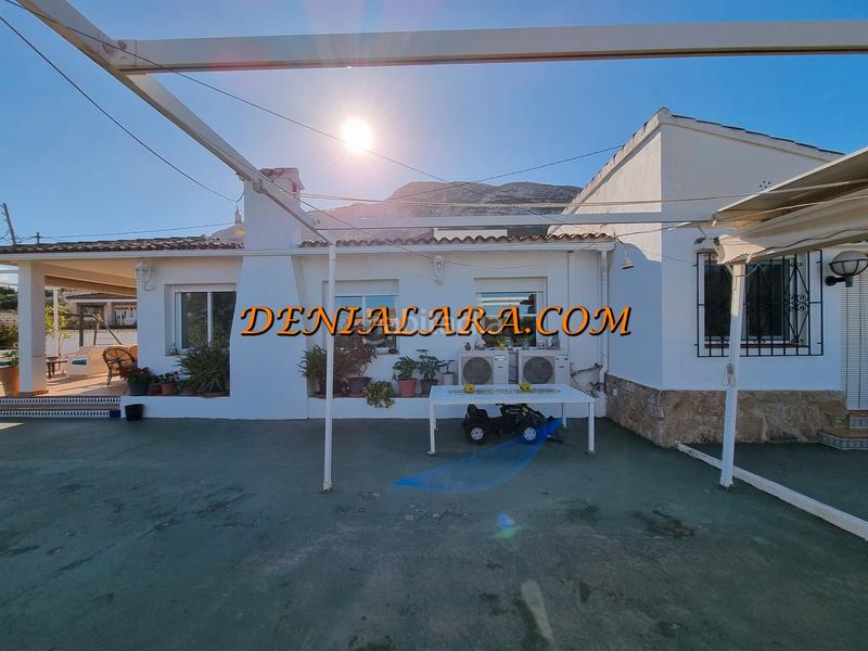 Foto 01d9aa37-eb32-4b02-b553-e757cca882f8. Chalet con camino parcheggio piscina in El Montgó Dénia