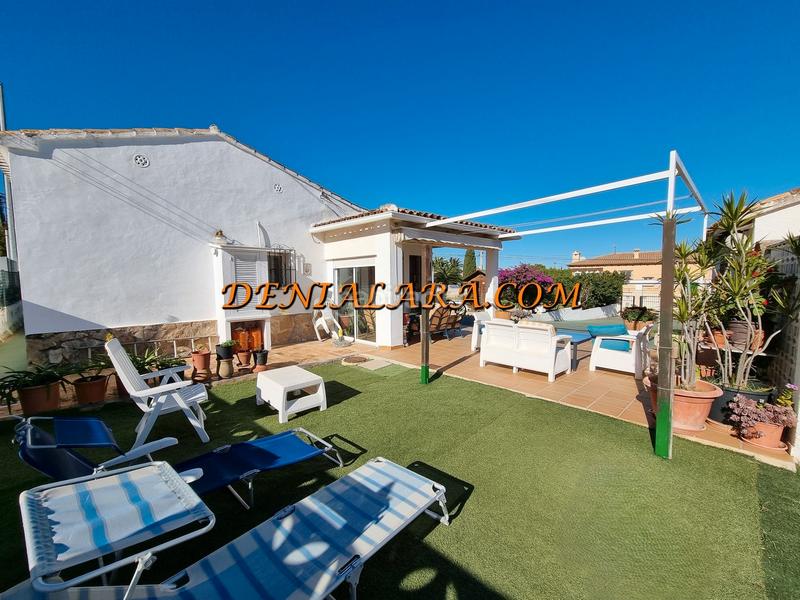 Foto 0989d44e-66e0-48ee-91f4-04a75450f637. Chalet con camino parcheggio piscina in El Montgó Dénia
