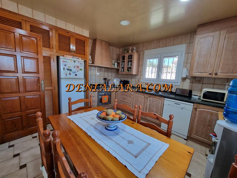 Foto 134a6cb5-d25f-47ee-be99-e59523eb4f79. Chalet con camino parcheggio piscina in El Montgó Dénia