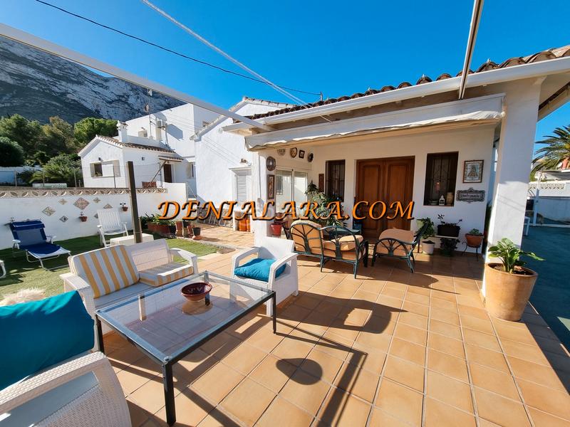 Foto 4f5b81db-c45d-4959-bc84-d1dca29a855d. Chalet con camino parcheggio piscina in El Montgó Dénia