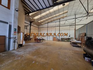 Industrial building in Pego. Nave industrial en venta de 700 m² con gran altura, oficinas y d