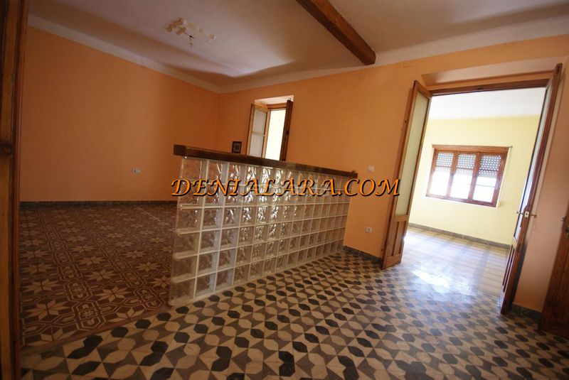 Foto f4d68eee-df58-4dda-8ed0-59a8a7c46e05. Edifici a Centro Urbano Dénia