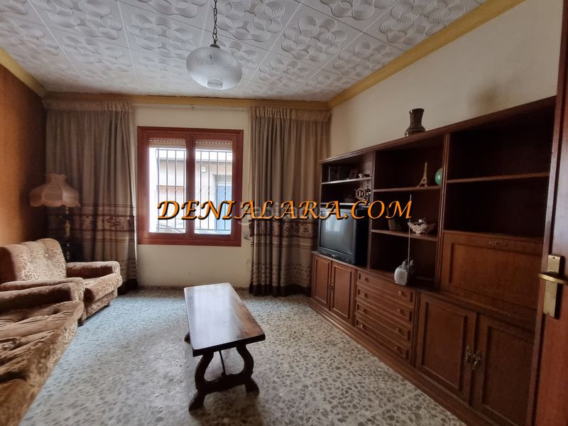 Foto 15f219d6-8cd9-4a08-bacf-fc8193dd6a60. Casa amb xemeneia a Centro Pedreguer