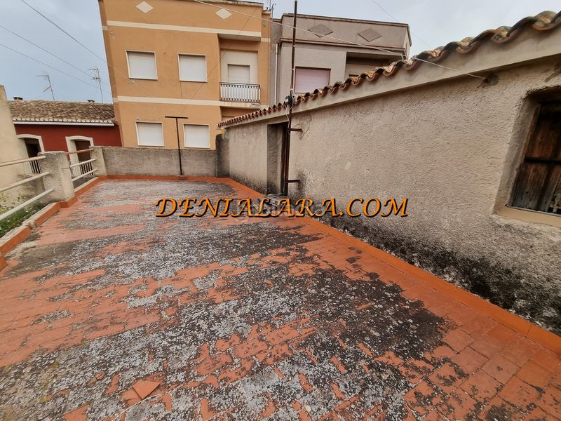 Foto 4efd8fa2-4bc2-4a19-961f-5fd00208774e. Casa amb xemeneia a Centro Pedreguer