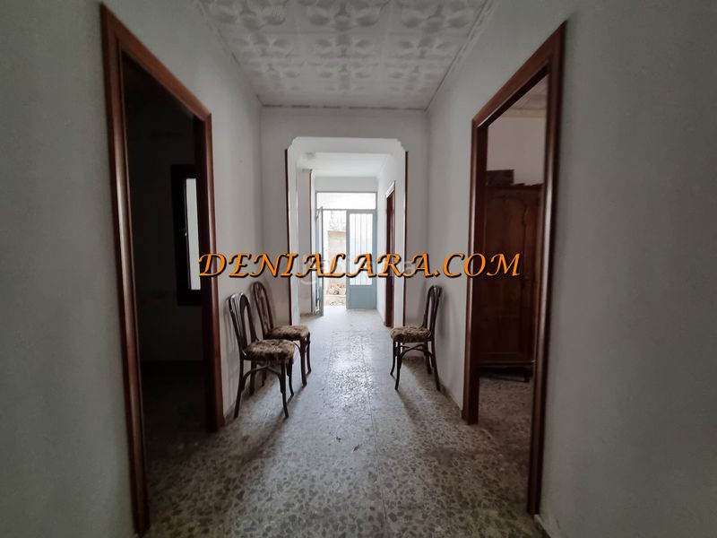 Foto 5b920723-2e07-404e-a59b-5d39232e4a47. Casa amb xemeneia a Centro Pedreguer