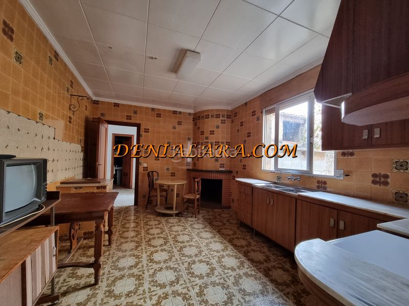 Foto 6ca54b01-d98e-4b74-81a1-a198b7c9a537. Casa amb xemeneia a Centro Pedreguer