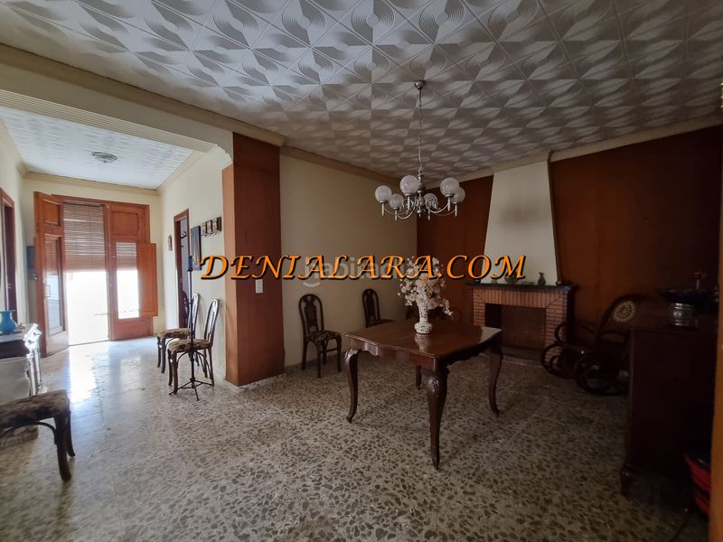 Foto 8a03355b-8919-4e96-942a-e5662ab74314. Casa amb xemeneia a Centro Pedreguer